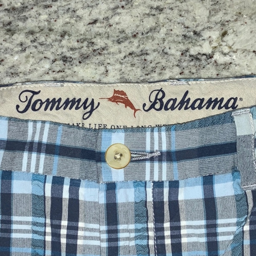 Shorts - Picture 3 of 3